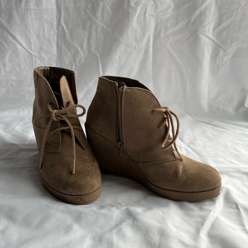 Tan wedges size 6 1/2